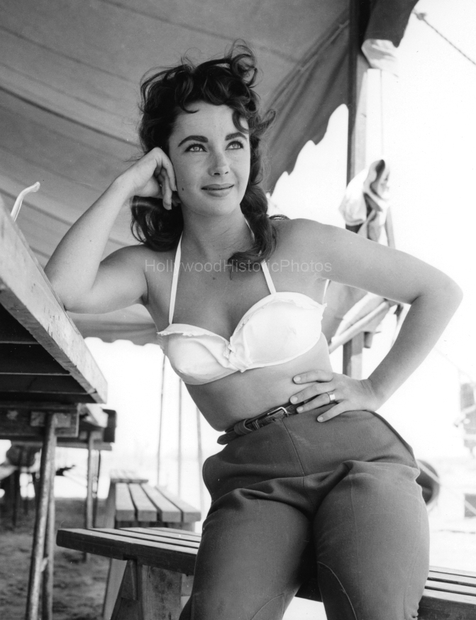 Elizabeth Taylor 1956 on the set of Giant wm.jpg